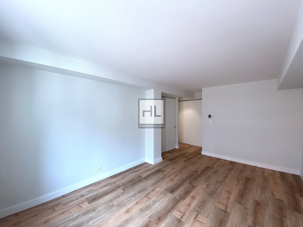 East 51 Street - Photo 2
