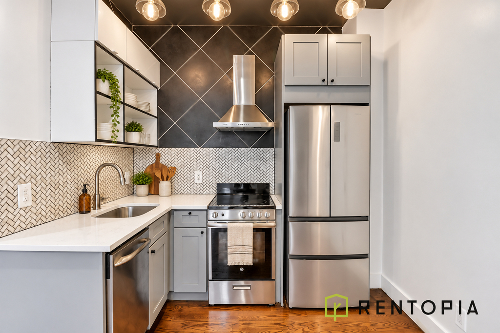 85 Graham Avenue - Photo 1