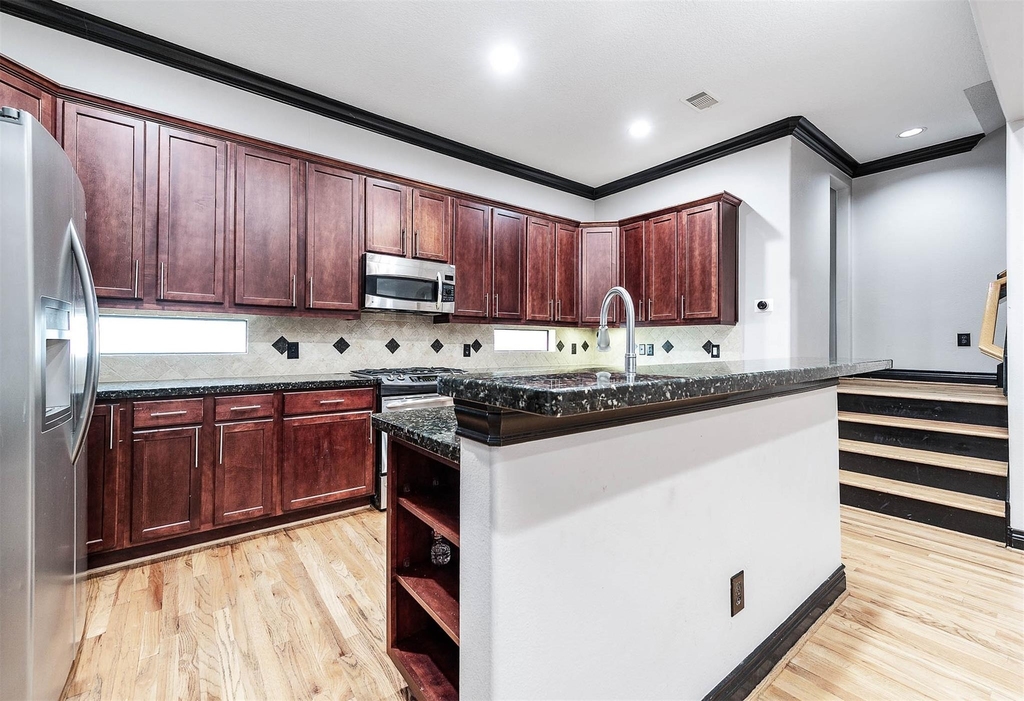 2503 Dallas Street - Photo 4