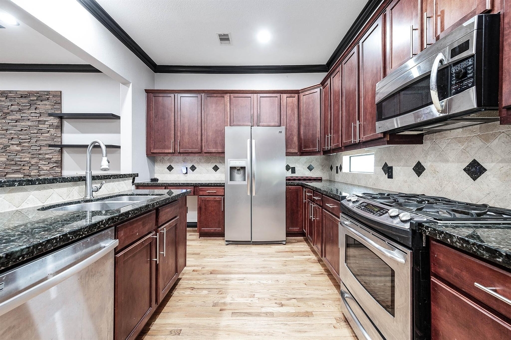 2503 Dallas Street - Photo 3
