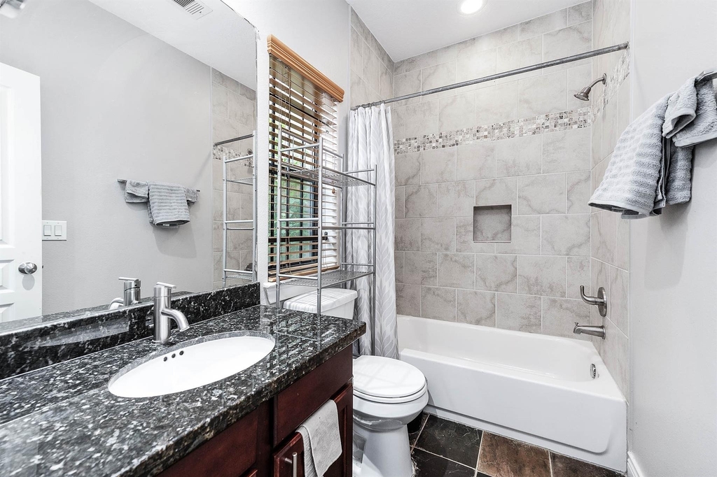 2503 Dallas Street - Photo 10
