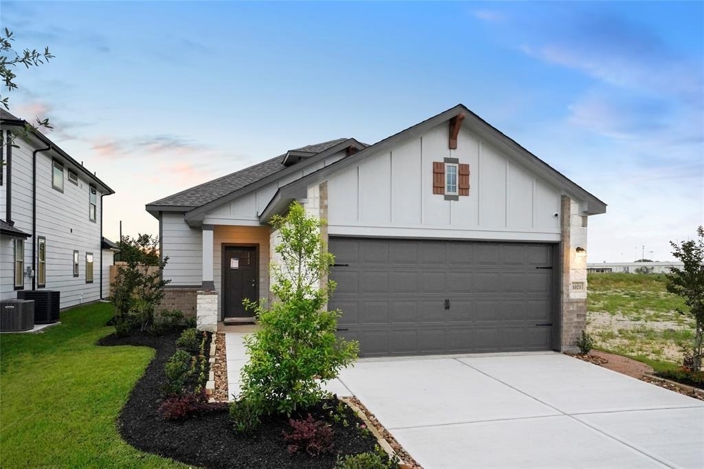 1023 Bluebonnet Trail - Photo 0