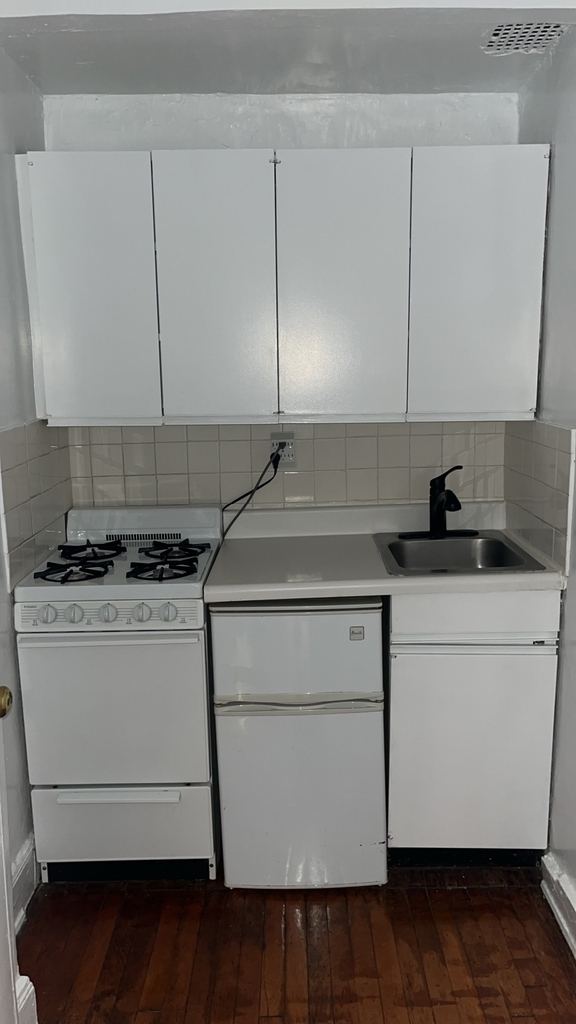 102nd St and Broadway - Photo 5