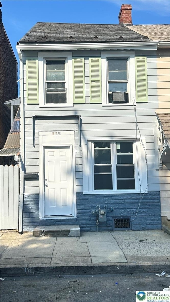 542 N New Street - Photo 0