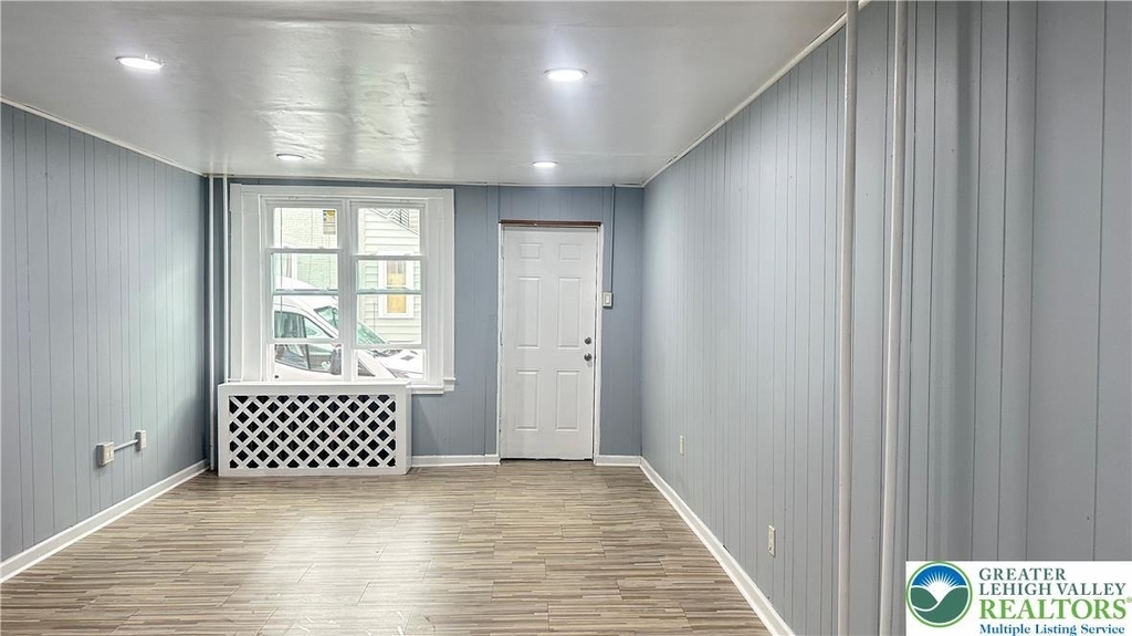 542 N New Street - Photo 3
