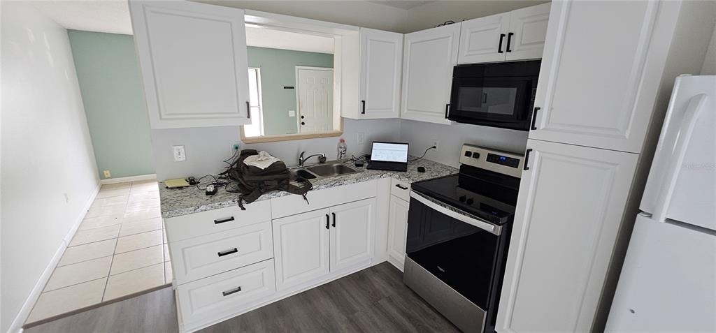 452 S Hill Avenue - Photo 3