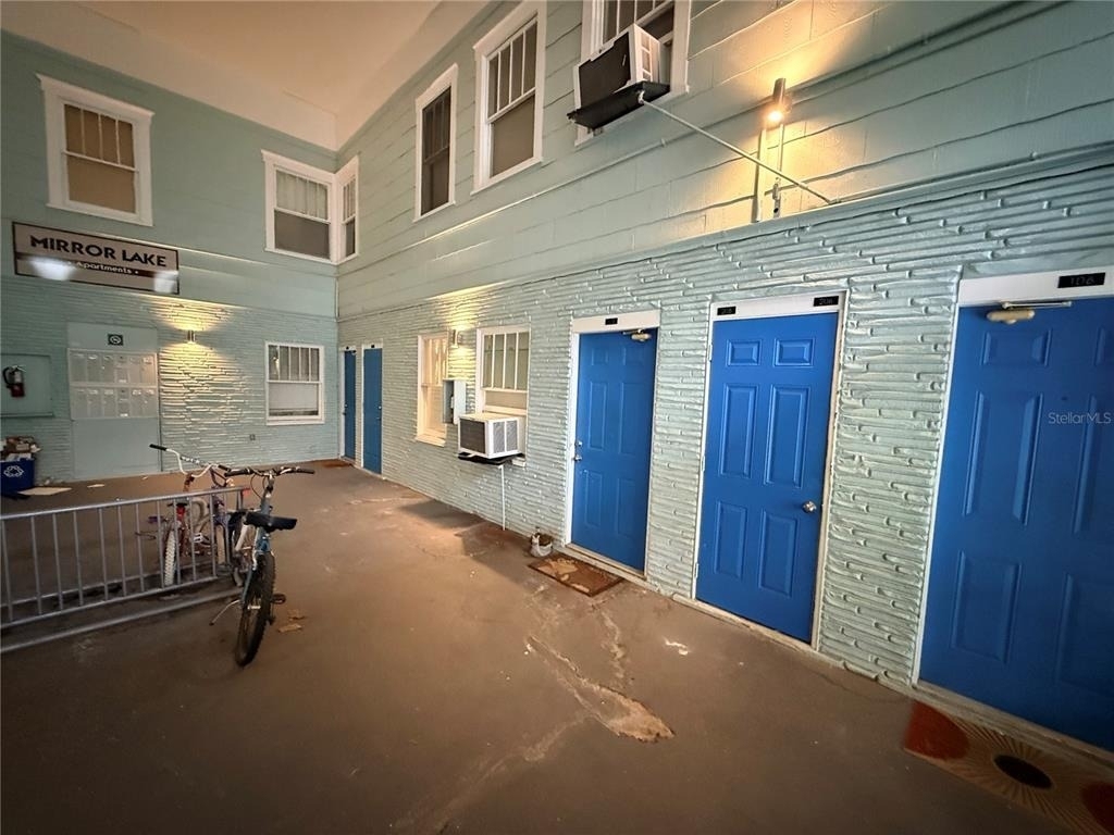 308 Grove Street N - Photo 2