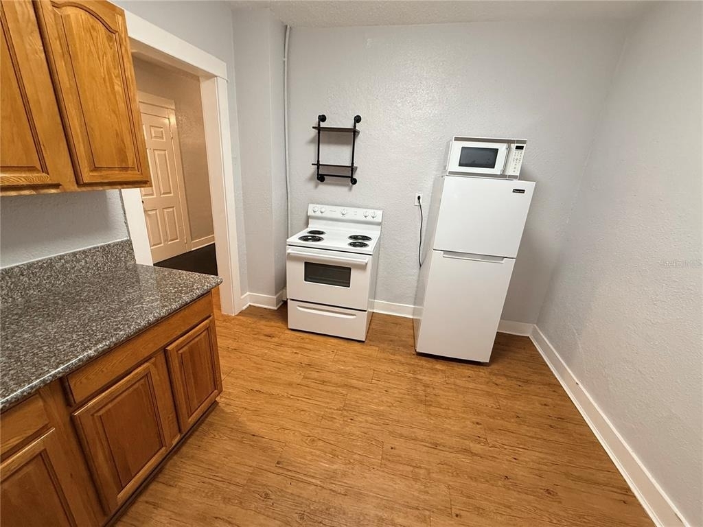 308 Grove Street N - Photo 19