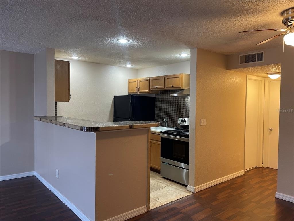 9105 W Hillsborough Avenue - Photo 8