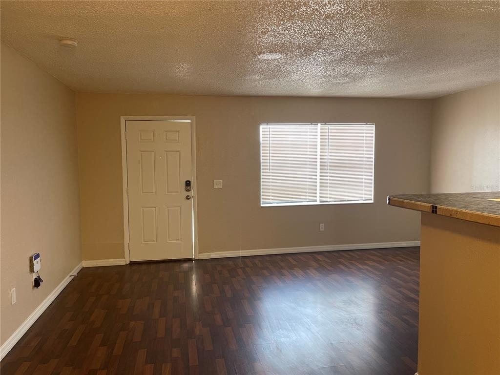 9105 W Hillsborough Avenue - Photo 4