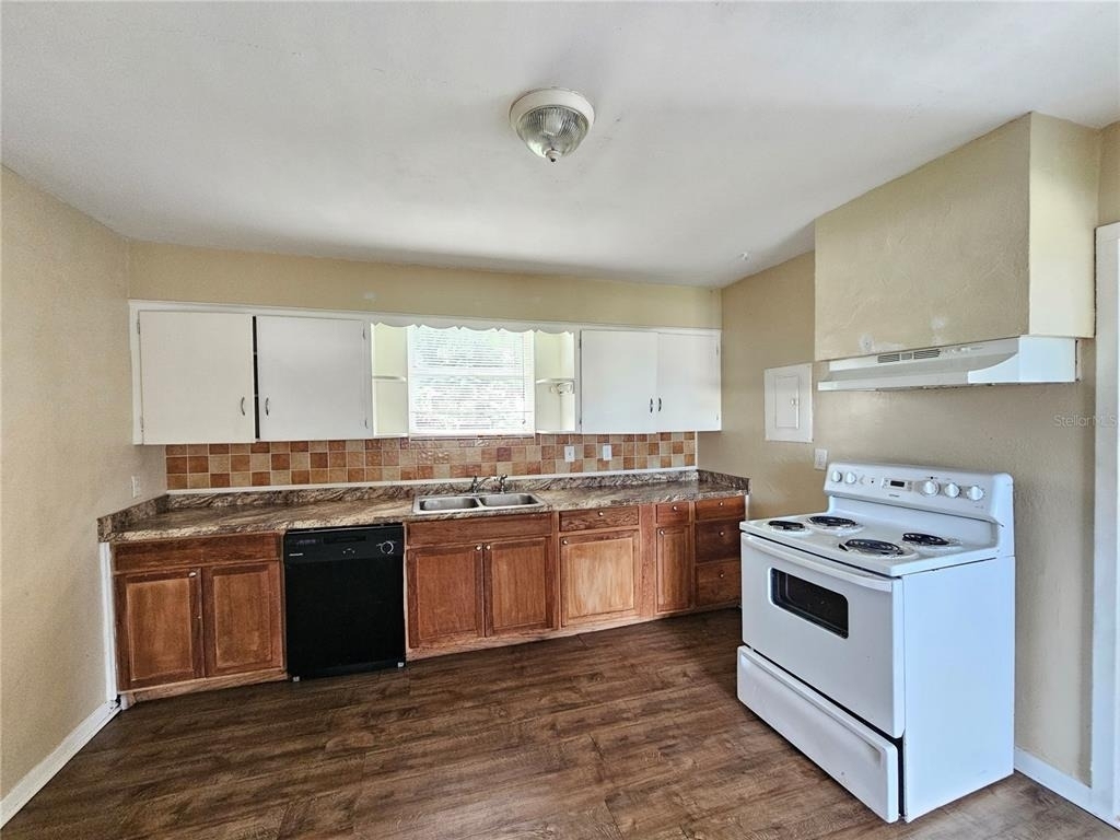 715 Longfellow Boulevard - Photo 6