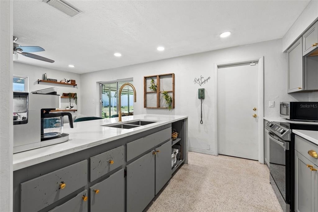 5015 54th Street N - Photo 15
