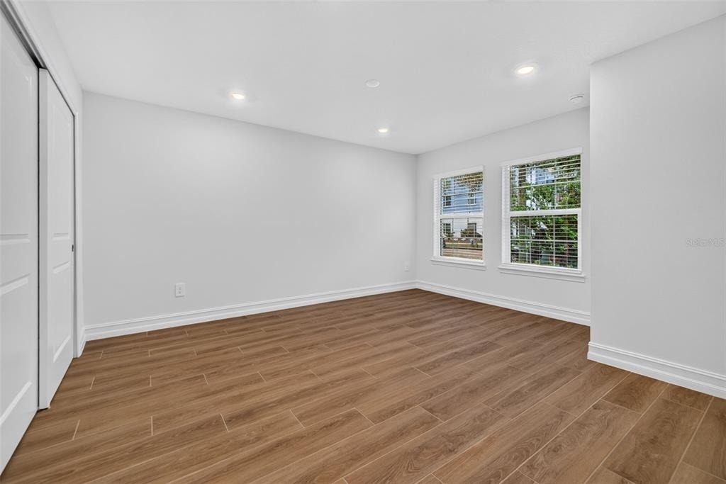 1445 West Chestnut Street - Photo 2