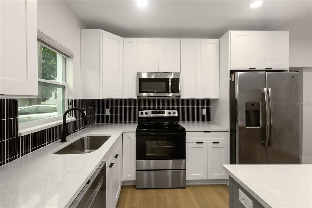 910 E Osborne Avenue - Photo 3