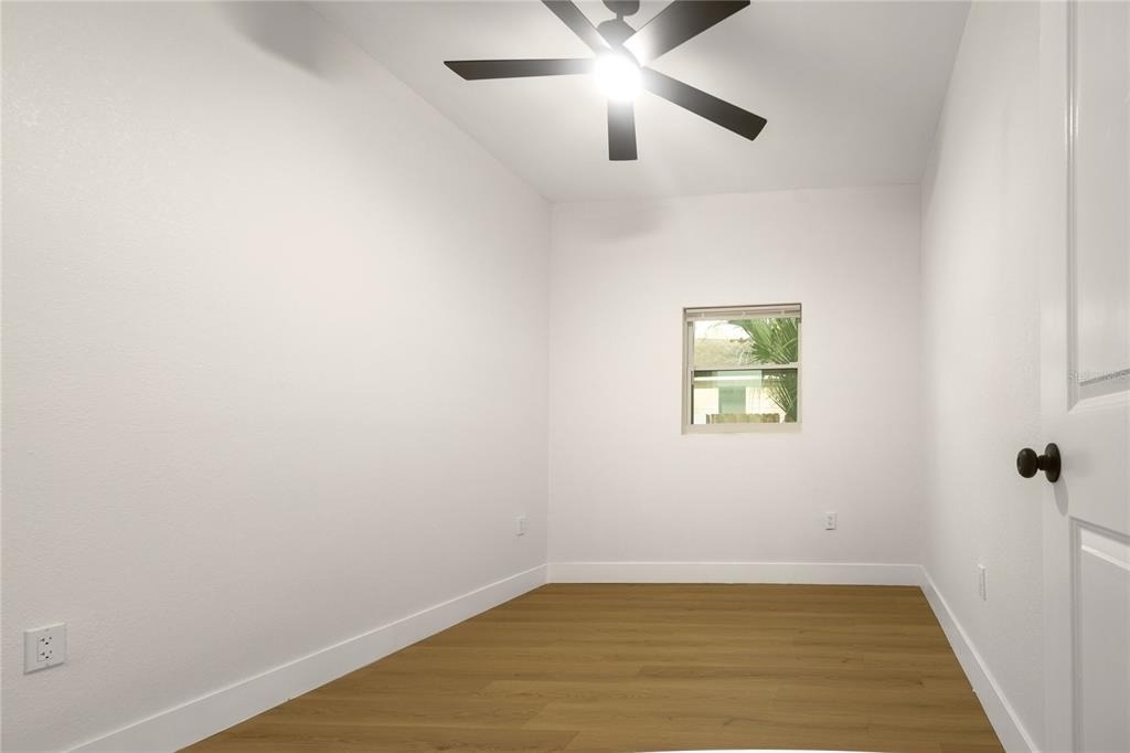 910 E Osborne Avenue - Photo 11