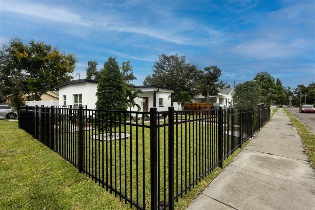 910 E Osborne Avenue - Photo 24