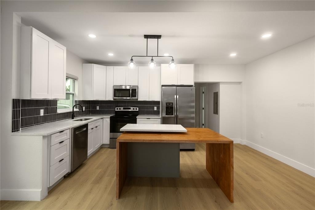 910 E Osborne Avenue - Photo 2