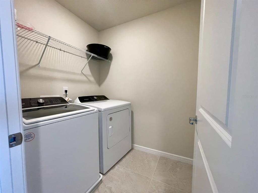 2143 Charming Avenue - Photo 18