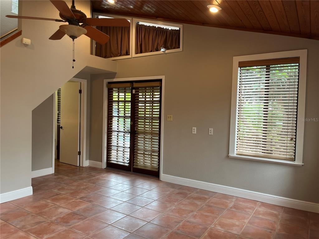 421 E Miller Street - Photo 14
