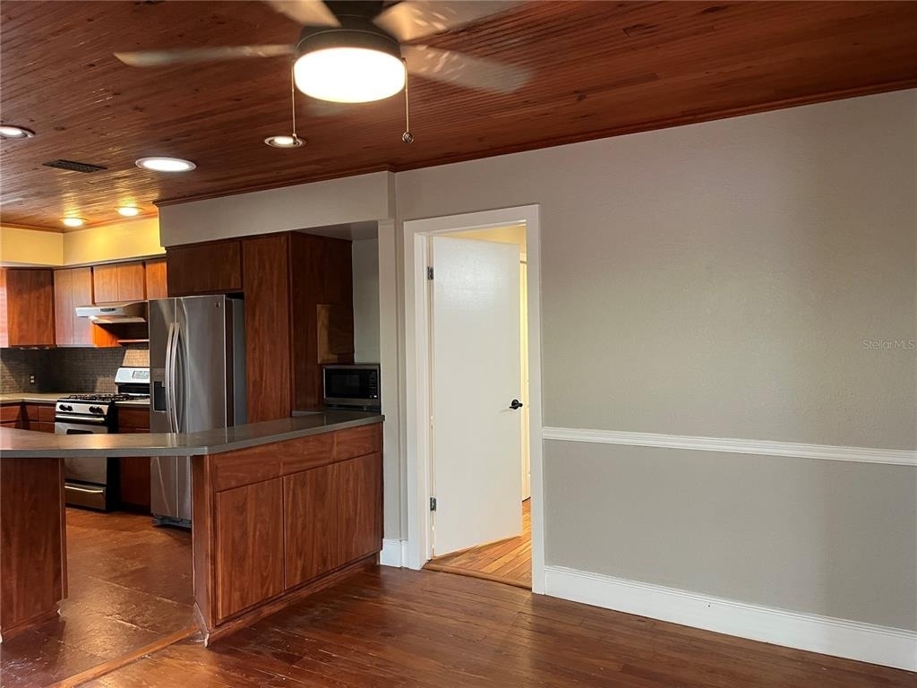 421 E Miller Street - Photo 20