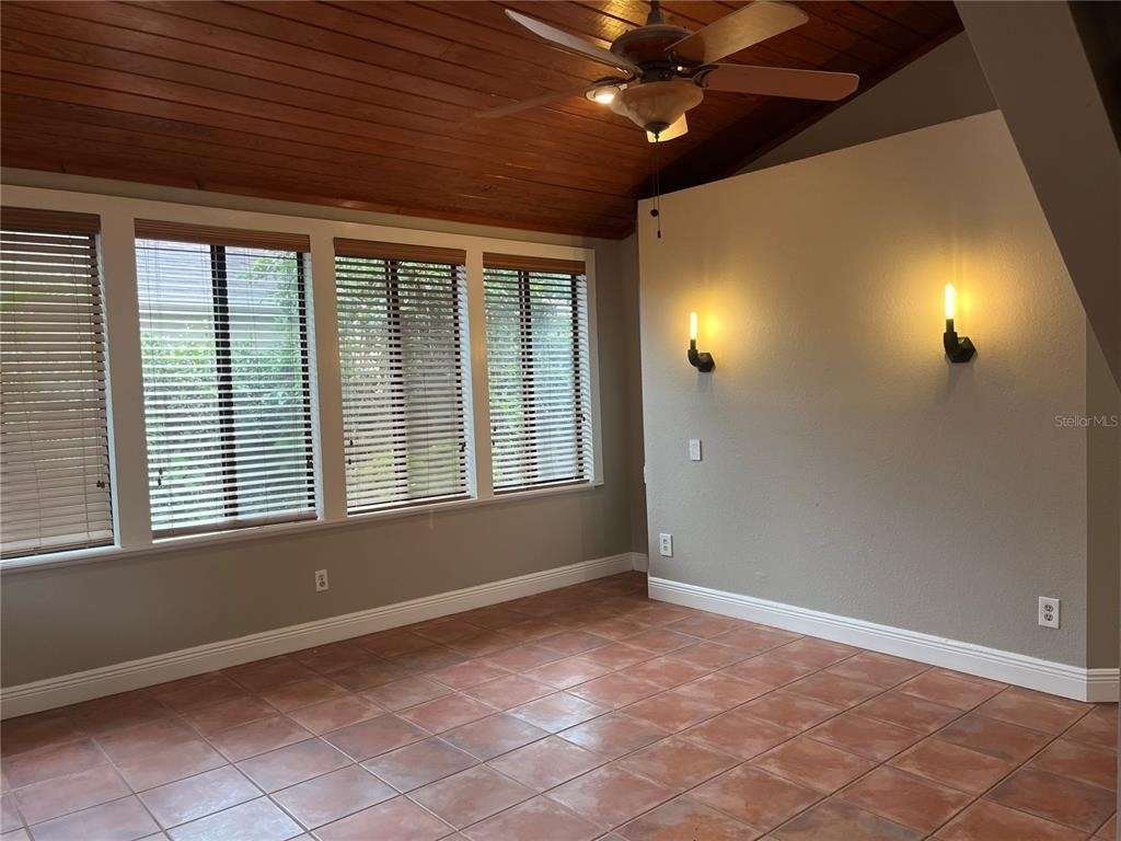 421 E Miller Street - Photo 15