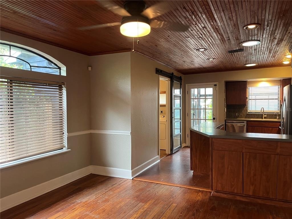 421 E Miller Street - Photo 21