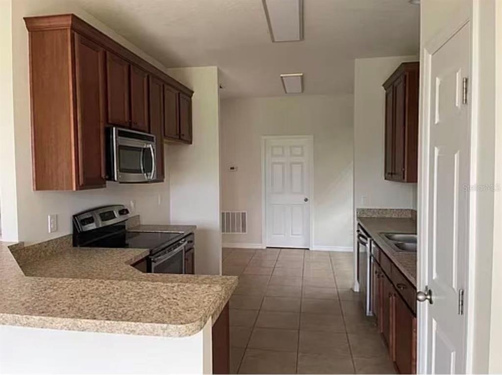827 Battery Pointe Drive - Photo 2