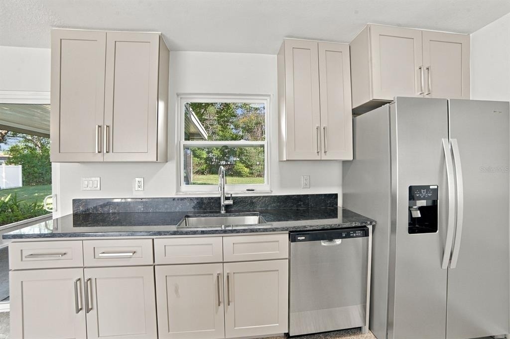 843 Quintilian Avenue - Photo 9