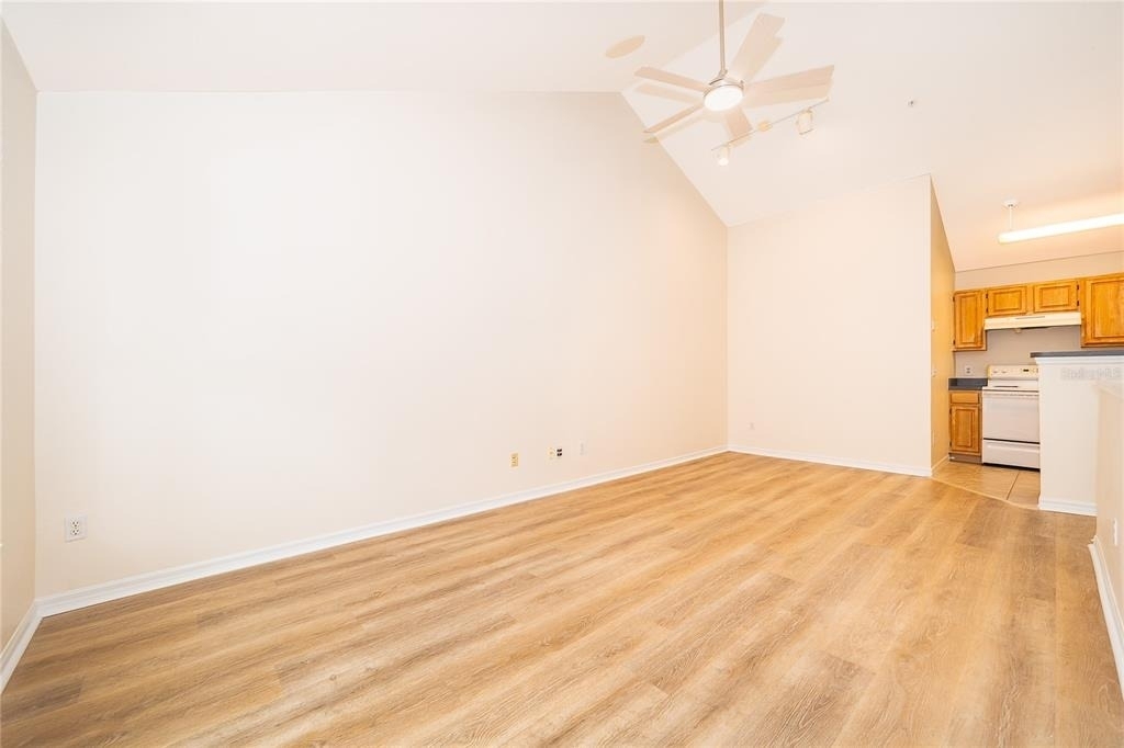 6593 Queens Borough Avenue - Photo 18