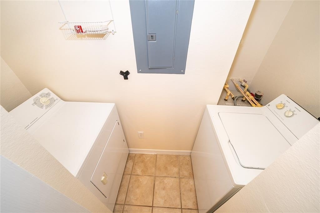 6593 Queens Borough Avenue - Photo 10