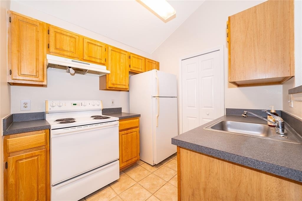 6593 Queens Borough Avenue - Photo 8