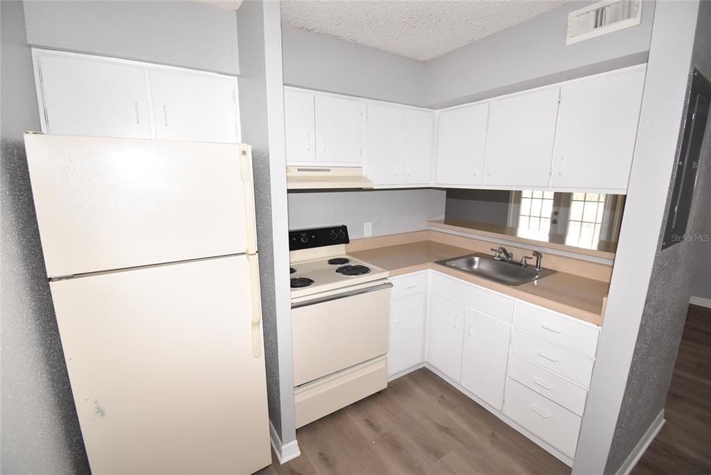 435 Wymore Road - Photo 2
