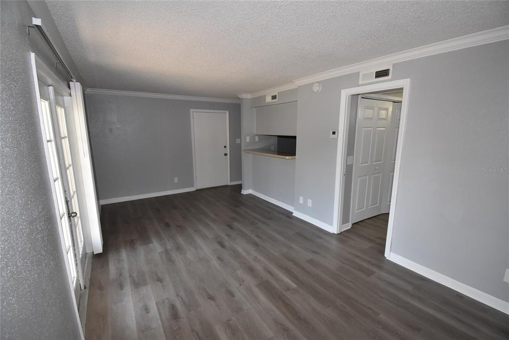 435 Wymore Road - Photo 3