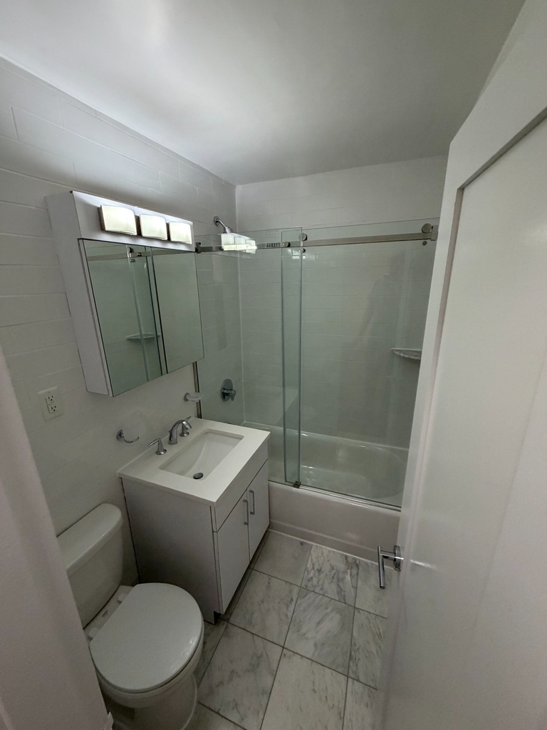 East 82nd Street - Photo 4