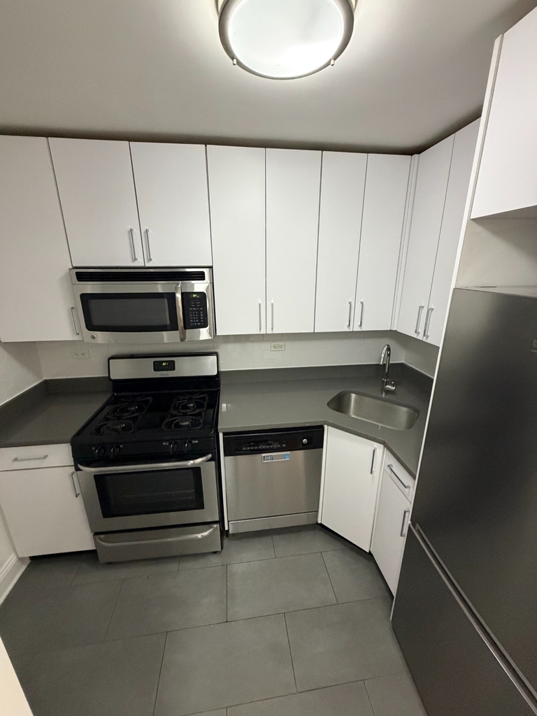 East 82nd Street - Photo 3