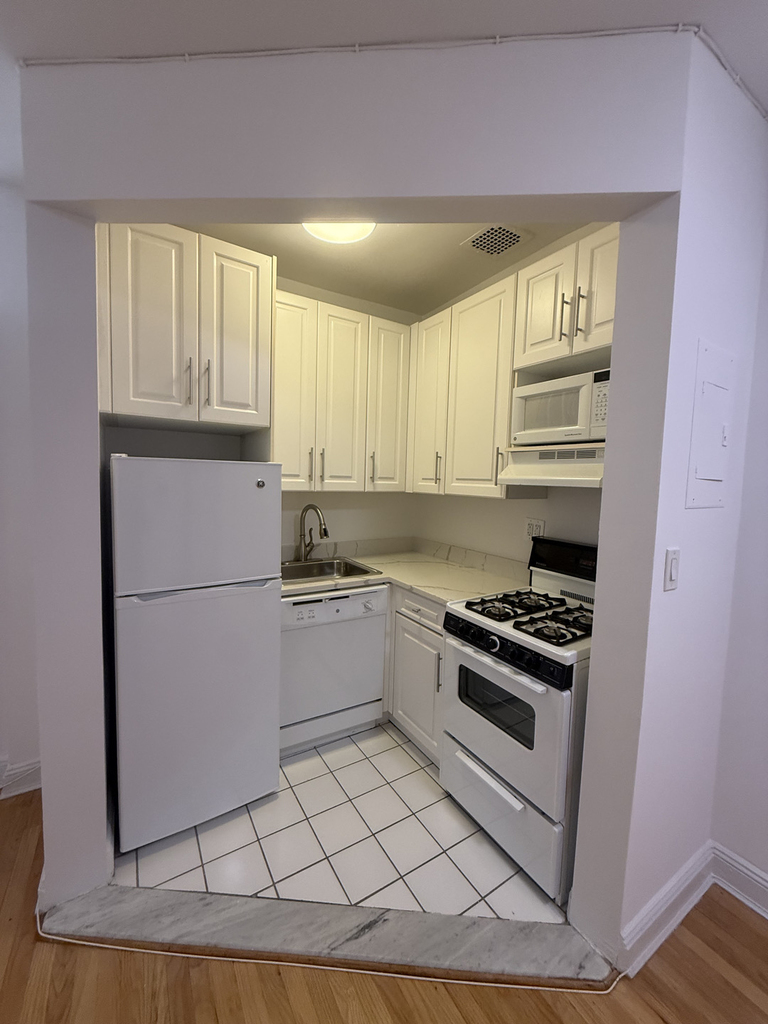 165 East 83rd Street - Photo 10