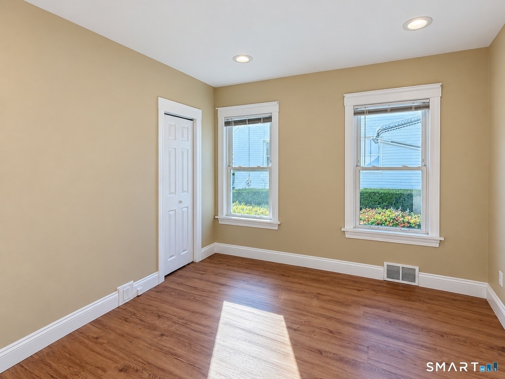 60 Roosevelt Avenue - Photo 10