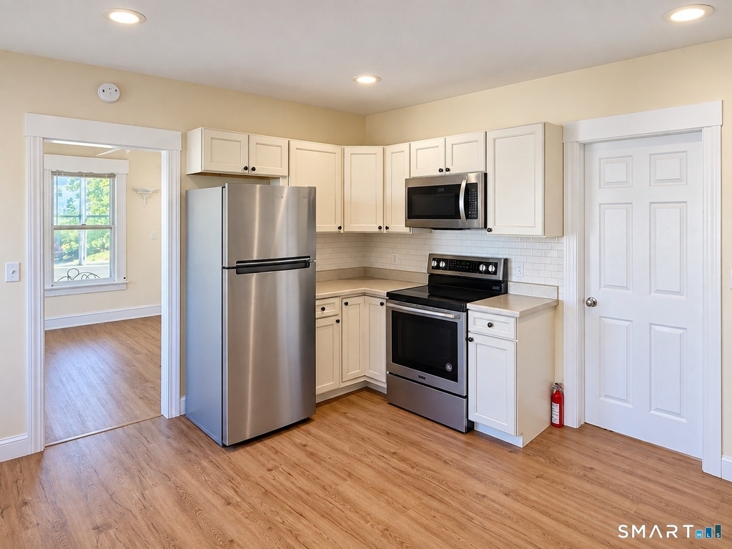 60 Roosevelt Avenue - Photo 3