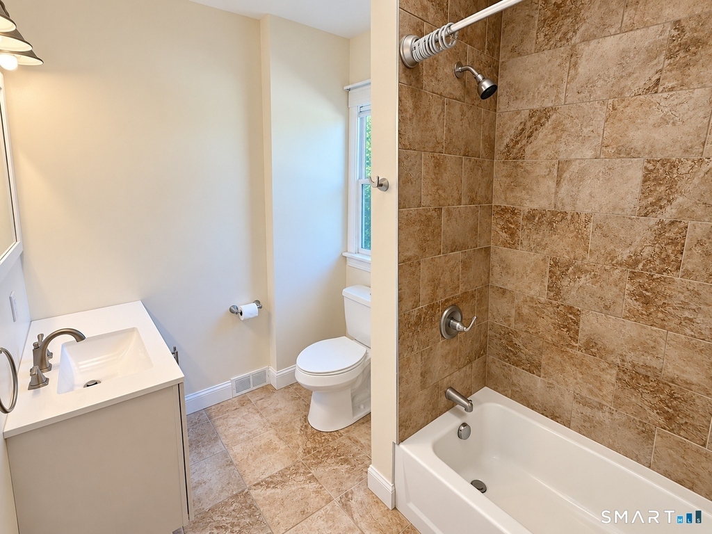 60 Roosevelt Avenue - Photo 14