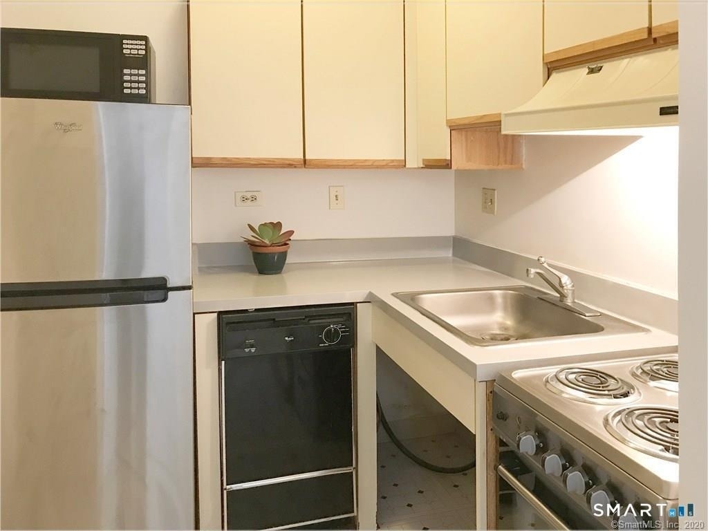 124 Court Street - Photo 2