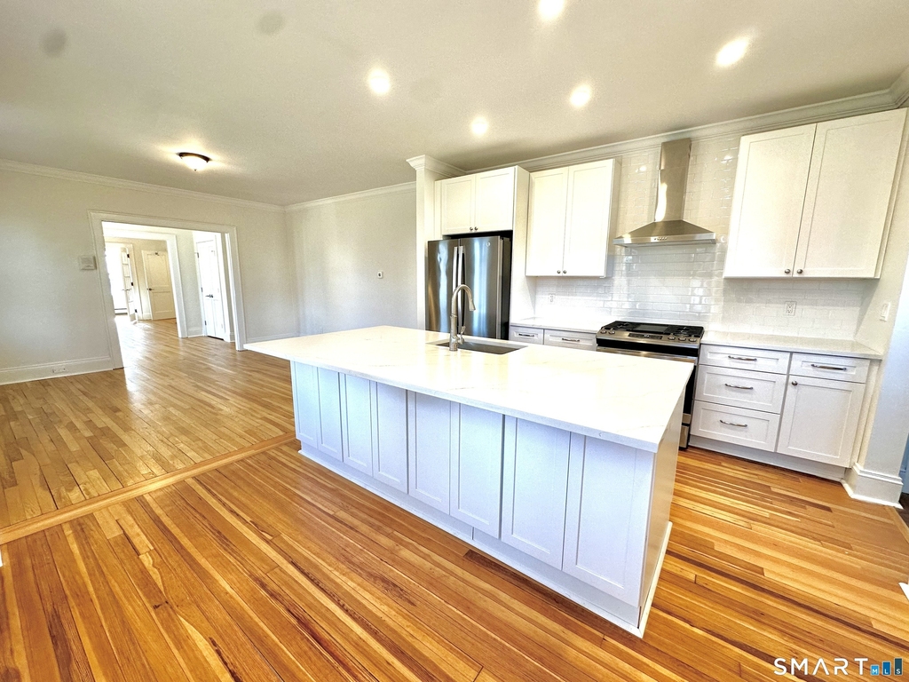 370 Stratfield Road - Photo 3