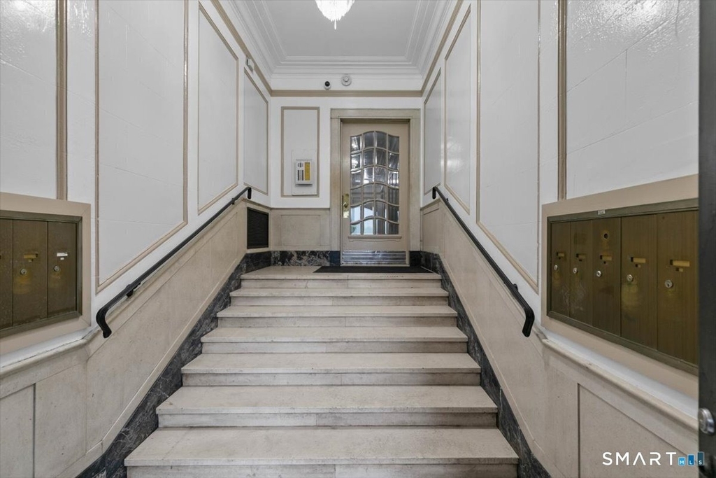 284 Orange Street - Photo 2
