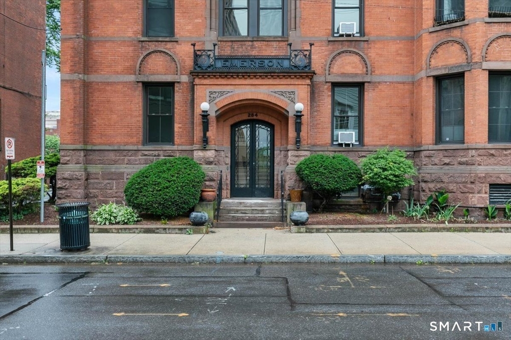 284 Orange Street - Photo 0