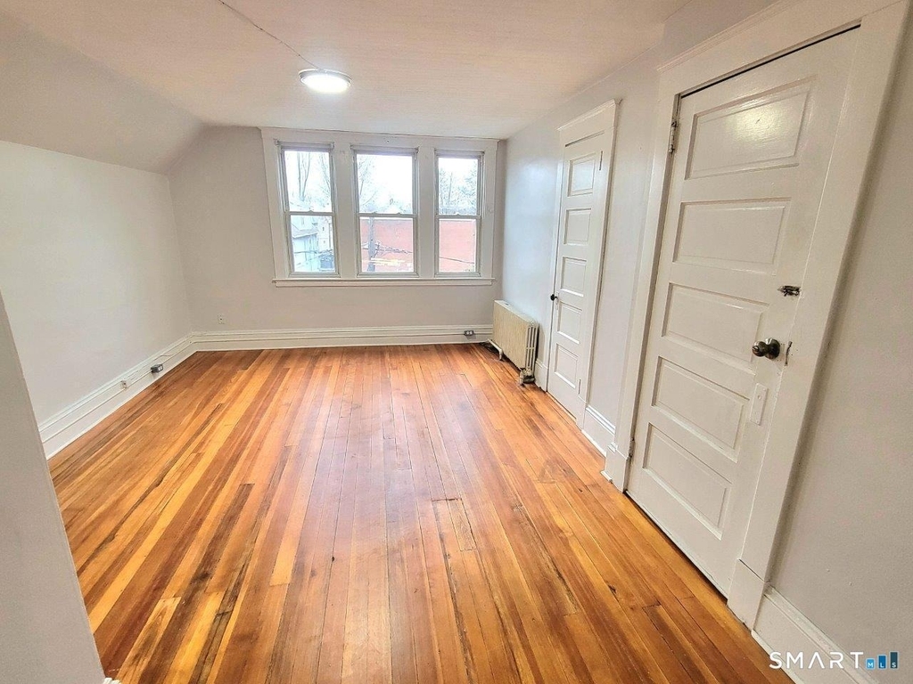 181 Bond Street - Photo 4