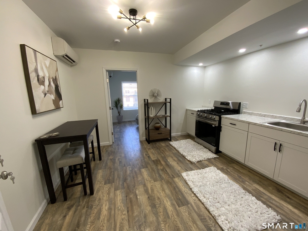 61 Colony Street - Photo 0