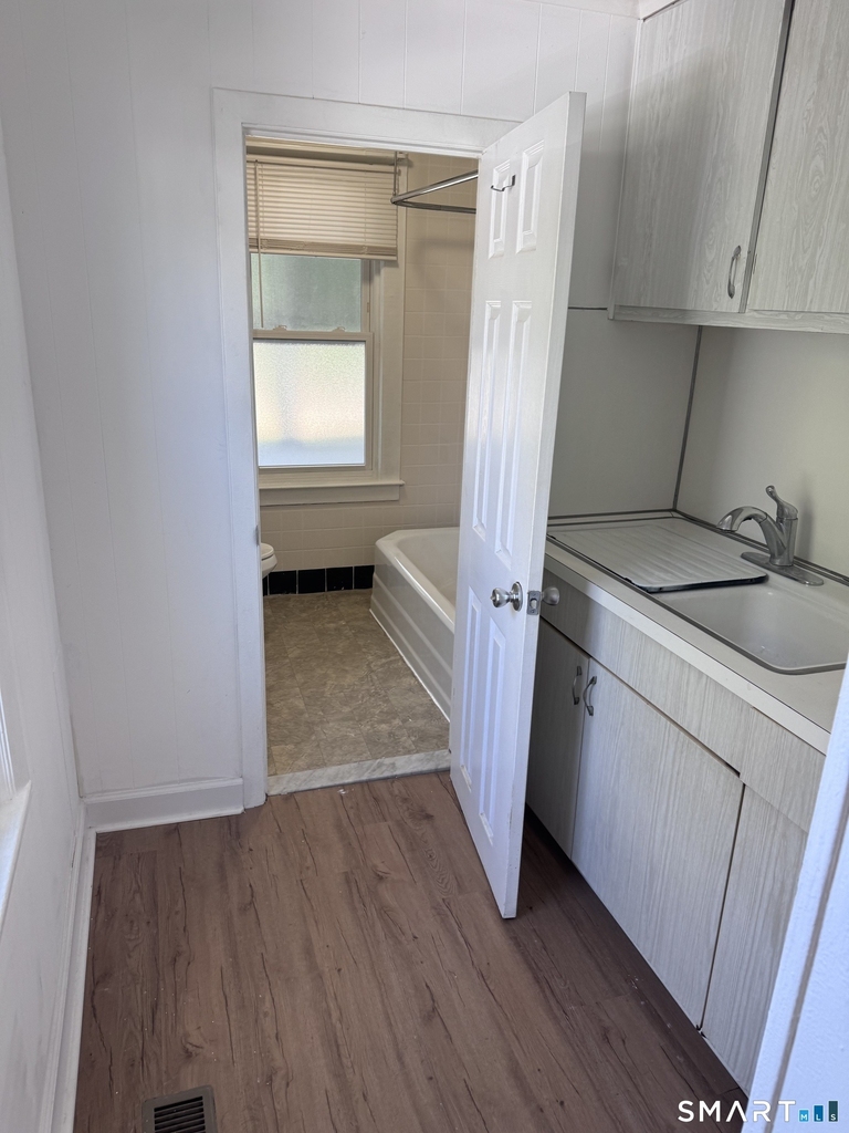 232 Hawkins Street - Photo 5