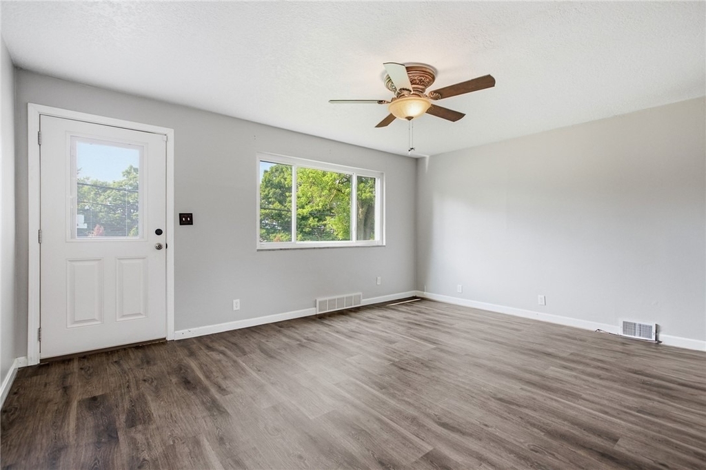 1630 Old Brodhead Rd - Photo 2