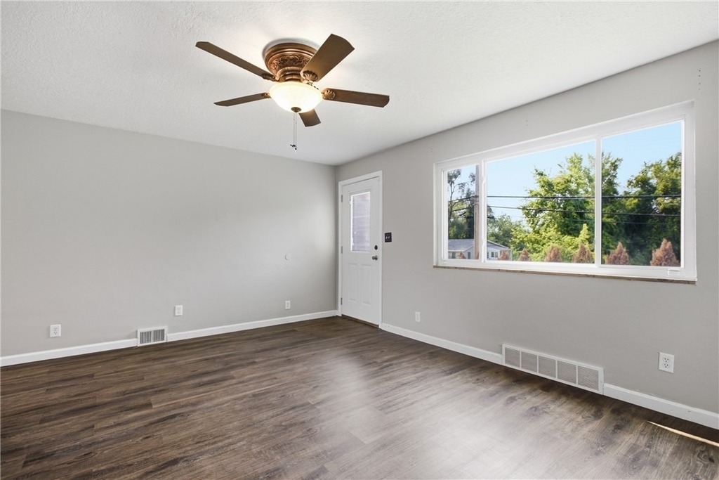1630 Old Brodhead Rd - Photo 4