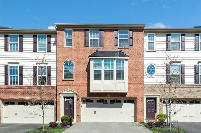 1204 Pointe View Drive - Photo 0