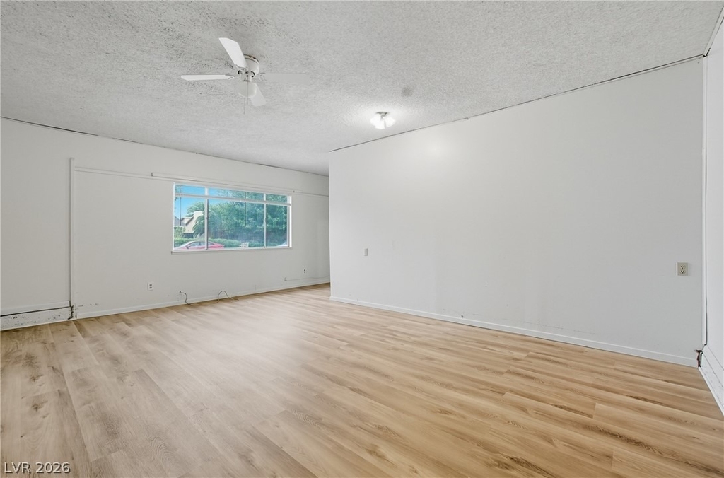 4732 Lakestream Avenue - Photo 20